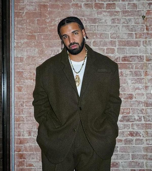 19. 37 yaşındaki Kanadalı rapçi ve aktör Drake, 13 Şubat'taki St. Louis konserinden sonra, trajik bir kazada hayatını kaybeden fanlarının anısına en son verdiği konserinde bir konuşma yaptı ve 4. evre kanseri yenen bir dinleyenine 25 bin dolar hediye etti. Bütün hayranları coşkulu alkışlarla Drake'i tebrik etti.