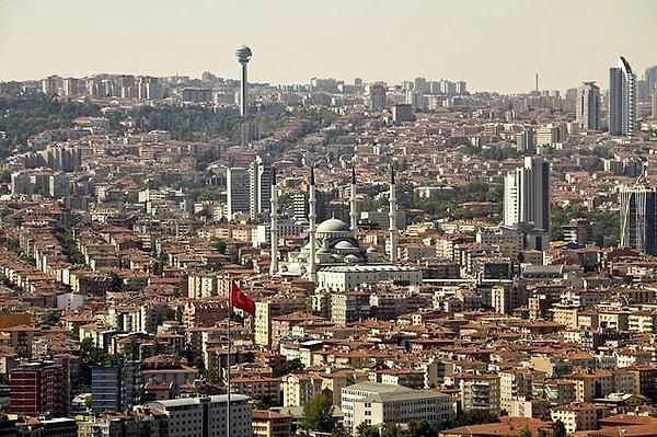 Yeni yasal düzenleme ile Airbnb sistemiyle kısa süreli veya turizm amaçlı kiralanan eşyalı evler sistemden çıkıyor. Sistemden çıkan ev sahipleri, evlerini eşyalı kiralamaya yöneldi. Ancak hesaplamadıkları bir durumla karşıladılar. Artık eşyalı ev arayan kitle yok. İstanbul’daki emlak piyasasında neler olduğunu Gayrimenkul uzmanı ve İSTOÇ İşadamları Derneği Yönetim Kurulu Üyesi Şenay Araç, Habertürk’ten Esra Toptaş’a anlattı.