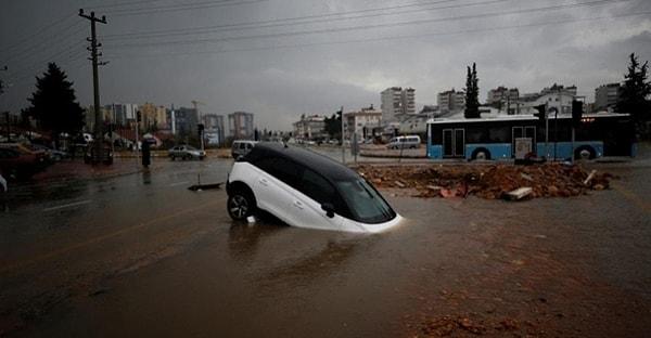 Yoğun yağış sonrası 4 ilçenin afet bölgesi ilan edildiği Antalya'da hava durumuna da göz atalım.