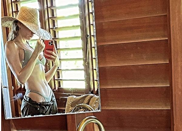 Bali'de tek başına tatile giden Serenay Sarıkaya'dan "O ben değilim!" dercesine de kareler paylaşıldı.