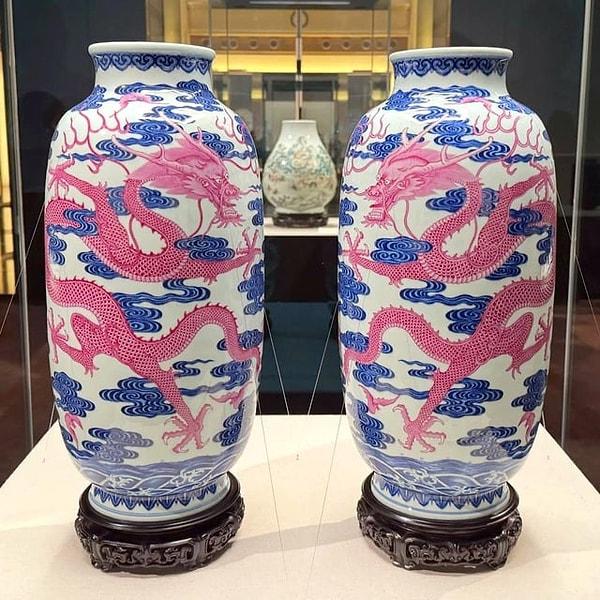9. Pembe ejderhalı porselen vazolar. (Çin, Qing hanedanı, 18. yüzyıl)
