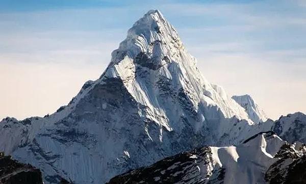 2. Dünyanın en yüksek dağı hangisidir?