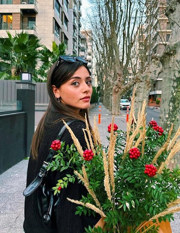 Geçtiğimiz günlerde bir Instagram sayfası Sıla Türkoğlu'nun estetiksiz hallerini tek tek paylaştı.