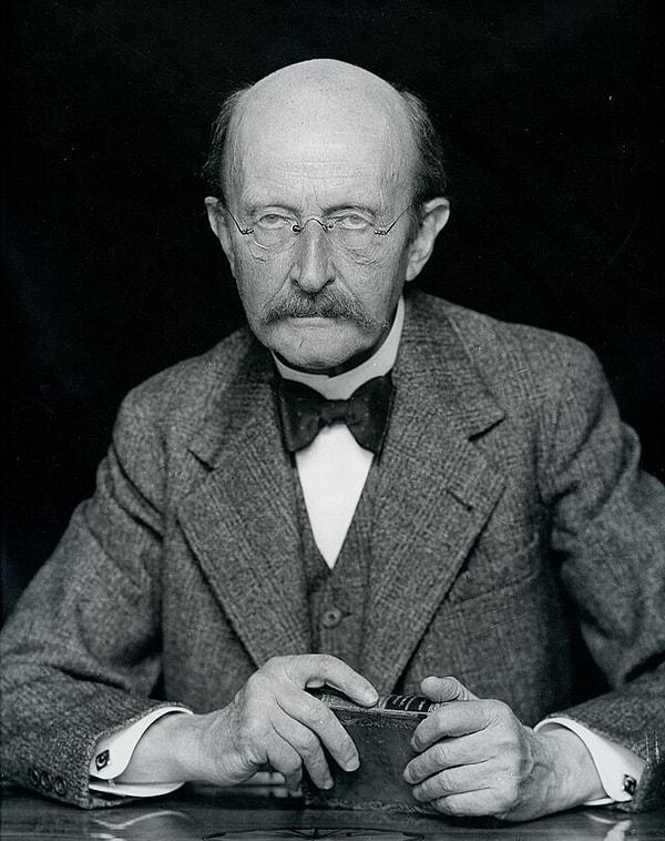 14. Ve son sorudayız; 20. yüzyılın en önemli fizikçilerinden biri olan Max Planck, hangi alanda Nobel Ödülü almıştır ve bu ödül ne yılında verilmiştir?