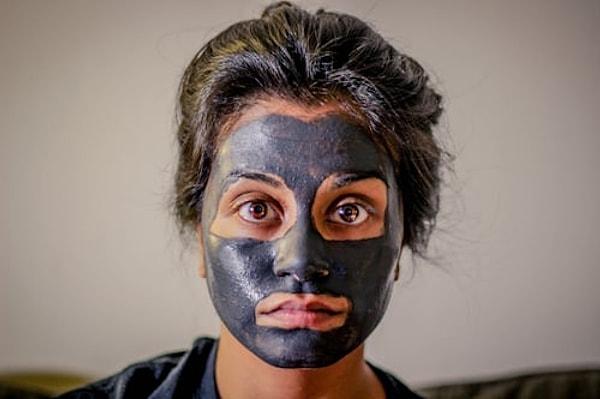 Gelelim peeling ve maskelere... Kağıt maskeler ya da cildinizin yapısına uygun tercih edeceğiniz maskeleri de haftalık rutininize eklemeyi unutmayın.