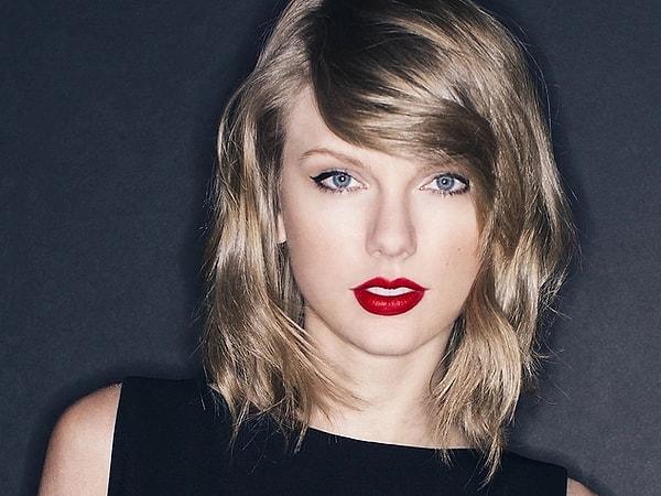 20. Geçtiğimiz yıl 'Yılın Kişisi' seçilen başarılı şarkıcı Taylor Swift, geçtiğimiz günlerde Singapur'da çok konuşulacak bir konser verdi. Konserde, Blackpink grubunun üyesi Lisa da vardı.