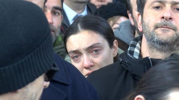 Tiyatro oyuncusu Efe Deprem’in cenazesi Üsküdar’da bulunan Şakirin Camii’ne getirildi.