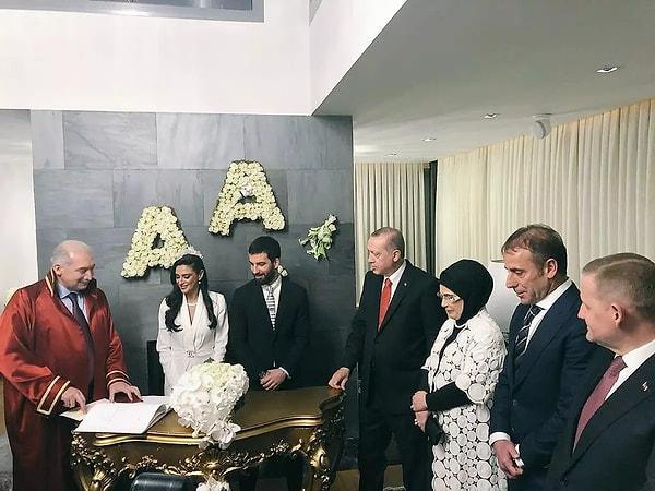 Defalarca kez ayrılan ve yine barışan çift 2018 yılında sade bir nikah töreniyle evlenmişti. Nikah şahitlerinden biri ise Cumhurbaşkanı Recep Tayyip Erdoğan'dı. Emine Erdoğan da davetli olarak katılmıştı.