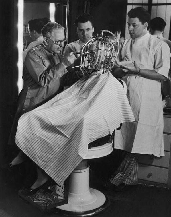 2. 1932 yılında güzelliği elde etmek adına kullanılan garip makine.
