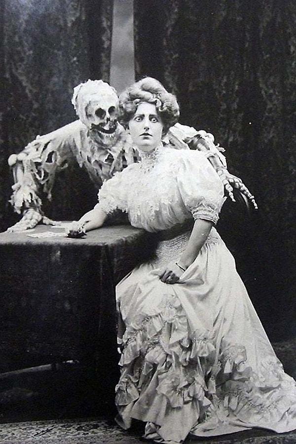 9. Viktorya döneminden ürkütücü bir fotoğraf daha.