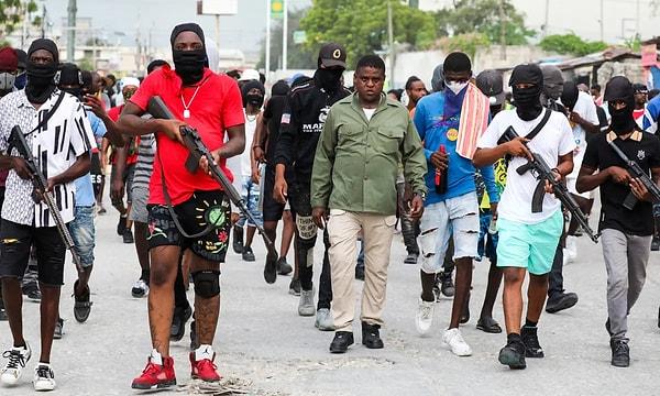 Haiti'de çetelerin Başkent Port-au-Prince'deki  hapishane ve Ulusal Saray'a silahlı saldırısı sonucu ülkede yaşanan olağanüstü hal devam ediyor.