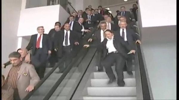"12 senedir Kemal Kılıçdaroğlu'nun gaflarıyla alay ederek bir siyasi propaganda yürüttünüz. Hala yürüyen merdivene tersten geldiği videoyu konu yapıyorsunuz. "