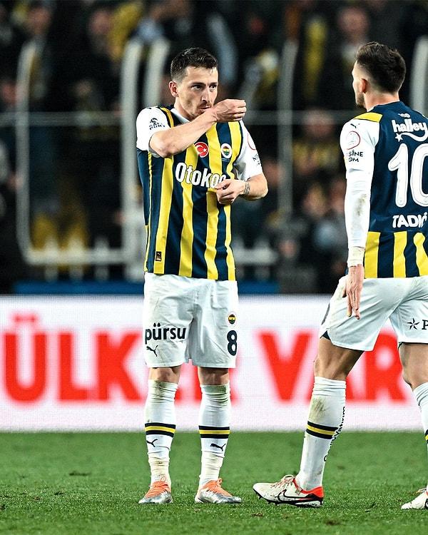 Fenerbahçe'nin geriden gelip 4-1 kazandığı maçta beraberlik golünü atan Mert Hakan Yandaş'ın sevinci çok konuşuldu.