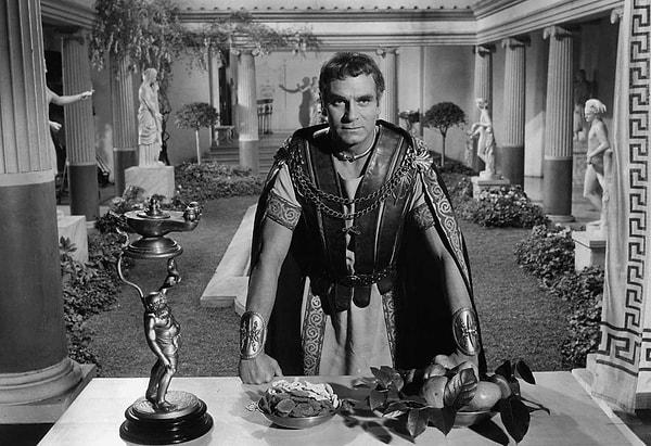 12. Laurence Olivier - Oscar: Hamlet (1948) / Altın Ahududu: Inchon (1981)