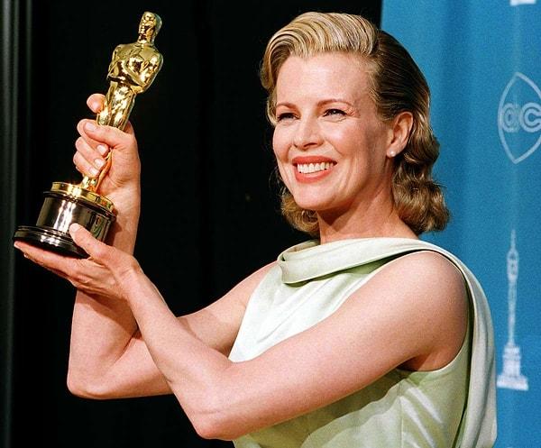 14. Kim Basinger - Oscar: L.A. Confidential (1997) / Altın Ahududu: Fifty Shades Darker (2017)