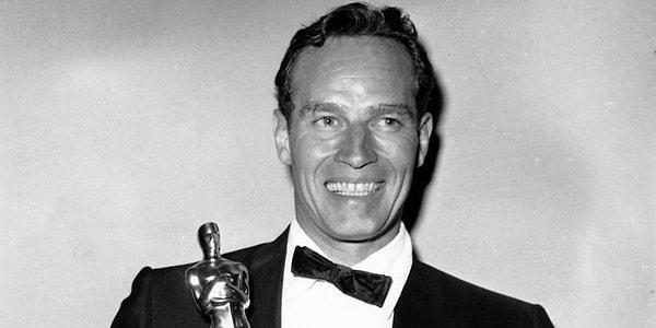 17. Charlton Heston - Oscar: Ben Hur (1959),  Altın Ahududu: Planet of the Apes (1968), Cats & Dogs (2001), And Your Mother Too (2001)