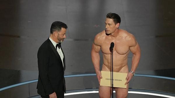 96'ncısı düzenlenen Oscar Ödüllerine damga vuran bir diğer konu ise John Cena'nın kostüm tasarımı ödülünü vermek için sahneye çırılçıplak çıkması oldu.
