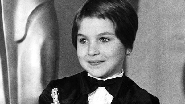 8. 1974 yılında Tatum O'Neal Paper Moon filmindeki ilk rolüyle Yardımcı Kadın Oyuncu Oscar'ını kazandı. O zaman sadece 10 yaşındaydı.