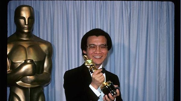 10. Haing S. Ngor'un The Killing Fields filmindeki ilk oyunculuk rolü ona 1985 yılında En İyi Yardımcı Erkek Oyuncu ödülünü kazandırdı (bu kategoride Oscar kazanan ilk Asyalı oldu).