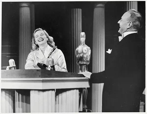 13. Eva Marie Saint, 1955 yılında En İyi Yardımcı Kadın Oyuncu ödülünü kazandığı Rıhtımlar Üzerinde filminde rol almadan önce hiçbir beyazperde filminde oynamamıştı.