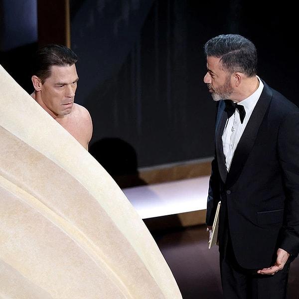 15. 96'ncısı düzenlenen Oscar Ödülleri Töreni'ne John Cena damgasını vurdu. Kostüm tasarımı ödülünü vermek için sahneye çırılçıplak çıkan ünlü oyuncunun bu hali sosyal medyada olay oldu.
