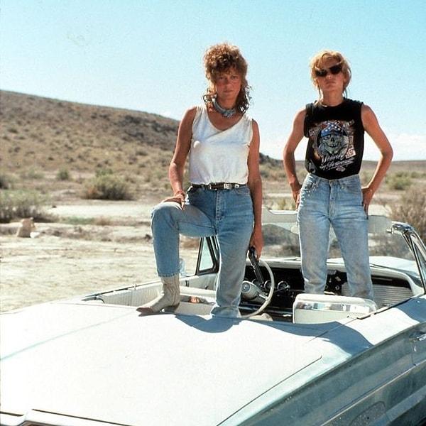 17. "Mom jeans'ler  90'larda da çok hoş değillerdi, şimdi de değiller."