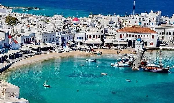 Ayrıca Yunanistan'ın ilk aşamada 5 Ege adasında Türklere 'kapıda vize' vermeyi planladığı kaydedildi. Bilindiği üzere 10 adada vatandaşlarının 7 gün vizesiz seyahat etmesi konusunda mutabık kalınmıştı.
