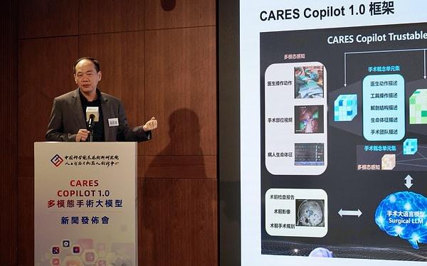 CARES Copilot 1.0, bir milyondan fazla tıbbi makaleyi içeren geniş bir veri tabanı üzerine kuruldu.