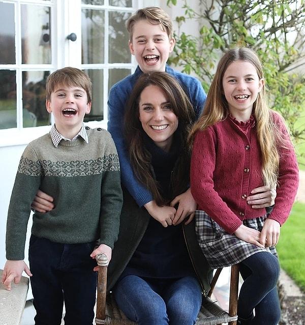 Aradan çok geçmeden Kate Middleton'ın resmi hesabından çocuklarıyla birlikte fotoğrafı paylaşıldı. Hepimiz derin bir oh çekecekken bu fotoğrafın da photoshop olduğu anlaşıldı.