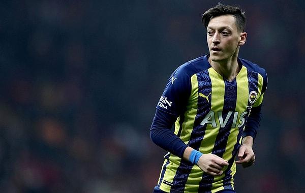 İngiltere Premier Lig takımlarından Arsenal’de forma giyen, Türk asıllı futbolcu Mesut Özil, Fenerbahçe'ye transferinin gerçekleşmesinden sonra epey gündem olmuştu.