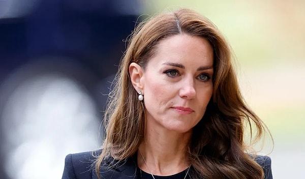 Tüm İngiltere, Galler Prensesi Kate Middleton'ın akıbetini sorguluyor: En son 25 Aralık 2023'te halk arasında görüntülenen Middleton, 28 Aralık'ta apar topar hastaneye kaldırılmış ve saray tarafından yapılan açıklamaya göre planlı bir ameliyat geçirmişti.