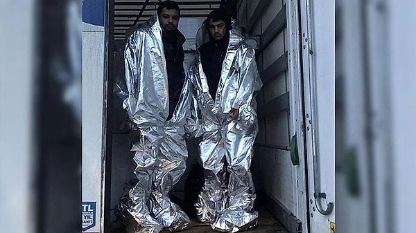 Edirne'de Bulgaristan'a kaçmak için Hamzabeyli Sınır Kapısı'na gelen TIR'da alüminyum folyoya sarılı iki kaçak göçmen yakalandı.