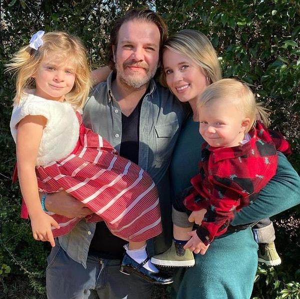 2016'da ikinci kez evlenen ve eşi Sarah Scotti ile Amerika'da yaşamaya başlayan Tolga Karel'in iki çocuğu olmuştu.