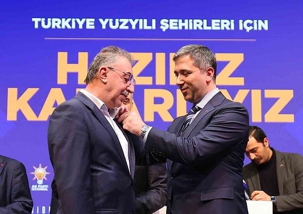 AK Parti İstanbul İl Başkanlığı'nda düzenlenen törene AK Parti İstanbul İl Başkanı Osman Nuri Kabaktepe ile Sultangazi Belediye Başkanı Abdurrahman Dursun ve partililer katıldı.