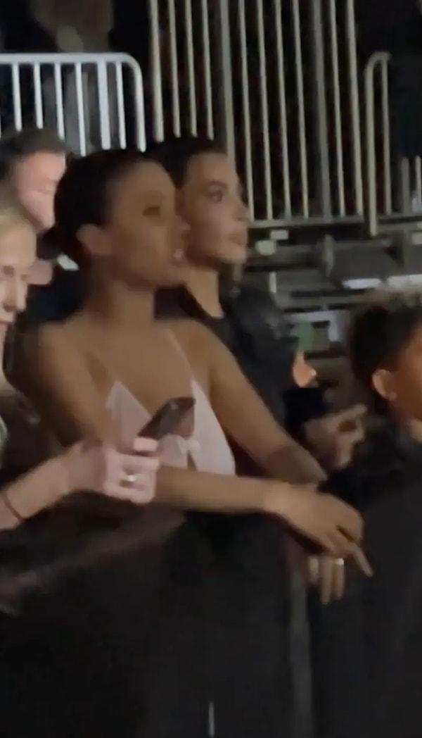 Kim Kardashian çocuklarıyla beraber West'in yeni albümünün dinleme partisine geldi ve Bianca ile yan yana oturdu.