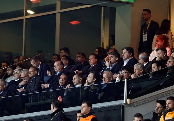 Başkan Ali Koç, UEFA Başkanı Ceferin'in karşılaşmaya konuk olmasıyla bu sezon ilk kez stadyumdaki yerini aldı.
