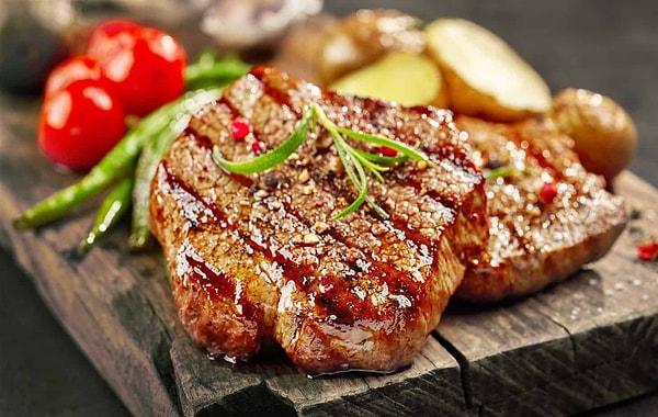 5. “Kırmızı et. Sağlıklı omega yağları, amino asitler, vitaminler ve minerallerle doludur. İşlenmiş etler, eklenen tüm tuzlar ve koruyucular nedeniyle tamamen başka bir oyundur, ancak biftek size zarar vermez.”