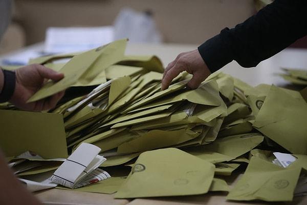 81 il, 973 ilçe ve 390 belde belediye başkanı ile 50 bin 336 muhtarın belirleneceği seçimlerde, il genel meclisi üyeliği, belediye meclis üyeliği seçimleri de yapıldı.