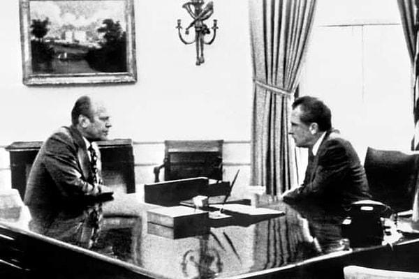 9. Watergate Skandalı hangi ABD başkanının istifasına neden olmuştur?