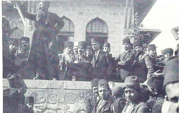 İçeriğimize 1883 yılından başlıyoruz. Yozgat'ın Akmağdeni kazasında doğan Ortodoks Hristiyan bir çocuktu Pavlov.