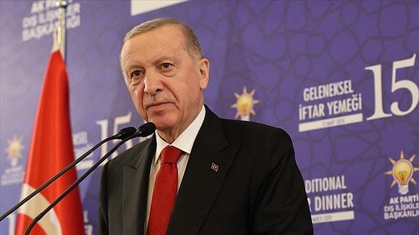 Cumhurbaşkanı Erdoğan'a seslenen Akşener,  ''Emeklilere bayramda 7 bin lira ikramiye ve bütün emeklilere 10 bin lira zam vermen gerekiyor. Son olarak en düşük emekli maaşının asgari ücret seviyesinde olması gerekiyor. 31 Mart'a kadar bunları yap; oylar senin olsun" dedi.
