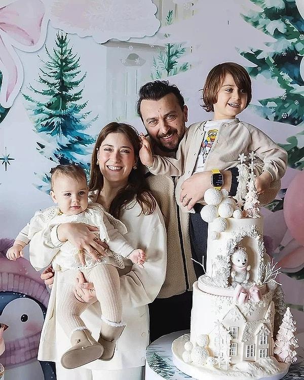 2019 yılından beri meslektaşı Ali Atay'la evli olan Kaya oğulları Fikret Ali ve kızları Süreyya Leyla'yla verdikleri mutlu aile pozlarıyla kalp eritiyor!