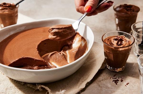 Çikolatalı mus, iftarda şeker ihtiyacınızı karşılarken midenizi de zorlamıyor.