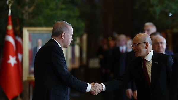 Bakan Şimşek, krediyi tüketime değil, üretime yönlendireceklerini ayrıca kredilerle ilgili olarak gerekirse yeni tedbirler alacaklarını ekledi.