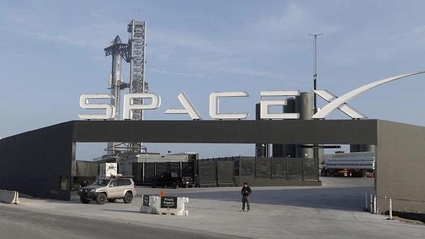 Ünlü Reuters haber ajansının iddialarına göre, Elon Musk'a ait dev uzay şirketi SpaceX, ABD Ulusal Keşif Ofisi (NRO) ile geçmişte imzaladığı bir sözleşme kapsamında casus uydularla dolu yeni bir uydu ağı inşa etmeye başladı.