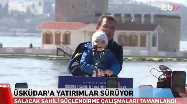Adının Mustafa Kemal olduğunu söyleyen tatlı çocuğa alkışlar gelirken o bu anlardan çok keyif alıyordu.