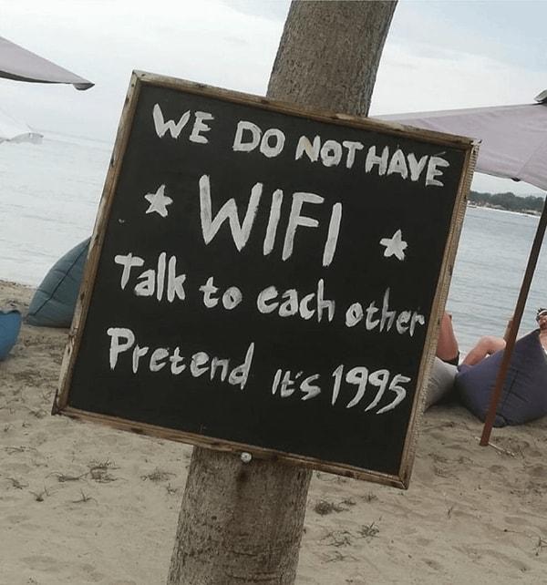 7. Wi-Fi yok! Yıl 1995'miş gibi düşünüp birbirinizle konuşmayı deneyin.