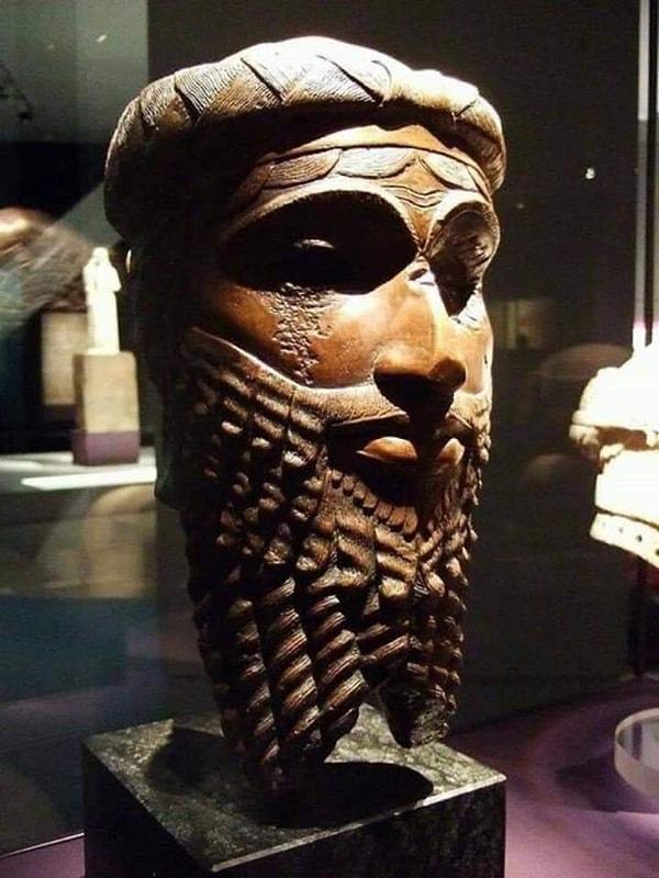 Akad İmparatorluğu M.Ö. 2334-2218 yılları arasında kısa bir süre varlığını sürdürmüş ve muhtemelen en ünlü hükümdarı olan Büyük Sargon (ya da Akadlı Sargon) tarafından kurulmuştur.