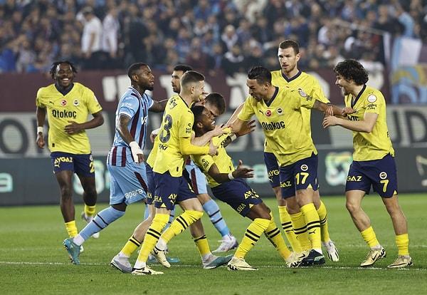 Süper Lig'in 30. haftasında 17 Mart Cumartesi günü Trabzonspor evinde Fenerbahçe'yi konut etti. Art arda gollerin geldiği derbide Fenerbahçe 3-2 galibiyet elde etti.