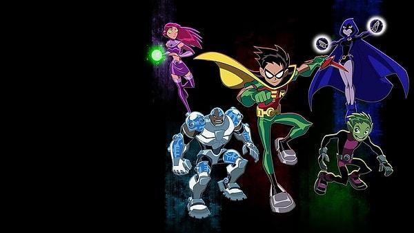 "Teen Titans" daha önce Cartoon Network'te sekiz sezon yayınlanan "Teen Titans Go!" ve 2018'de başlayarak dört sezon boyunca yayınlanan canlı aksiyon TV dizisi "Titans"ın da temelini oluşturdu.